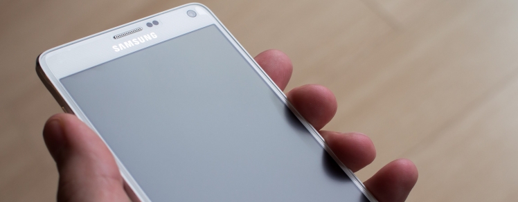 Screenprotector aanbrengen in de badkamer